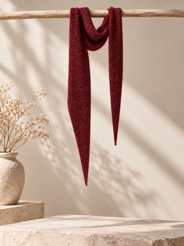 VELINA handgestricktes Woll-Seiden-Tuch in Burgunderrot